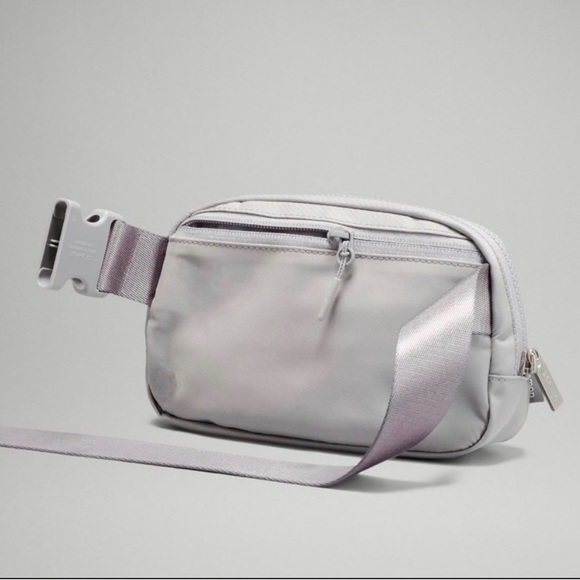 NWT lululemon belt bag - Picture 2 of 4